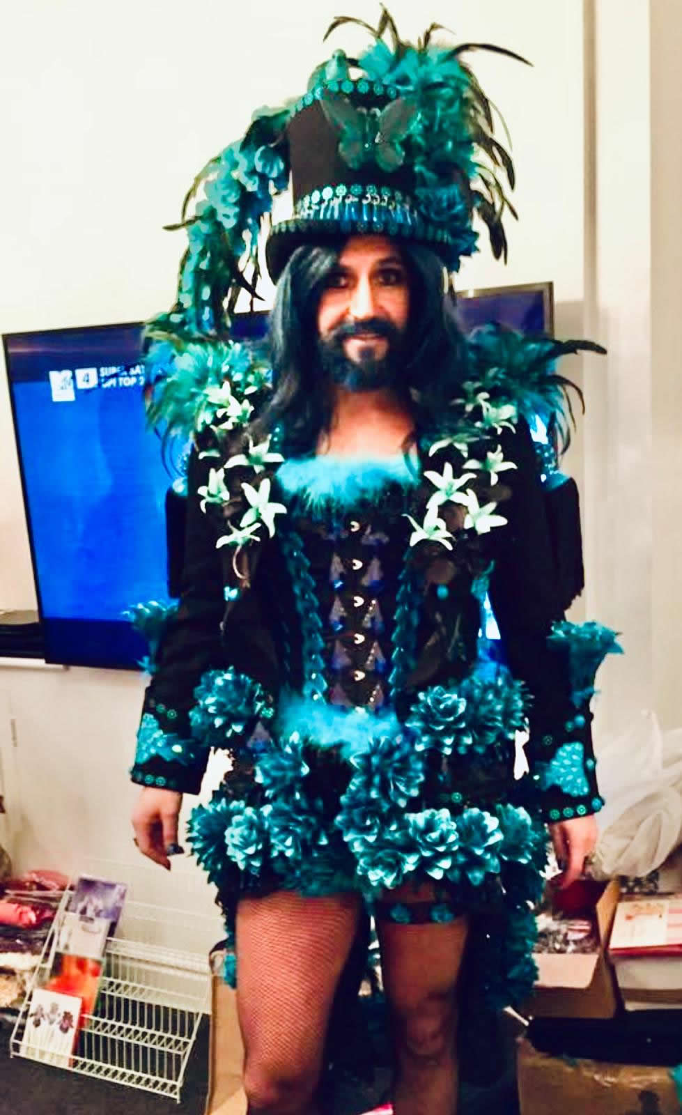 Turquoise Moulin Rouge.